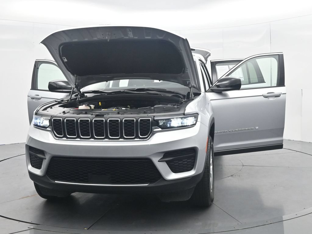 Used 2025 Jeep Grand Cherokee Laredo X AWD/4WD image 49