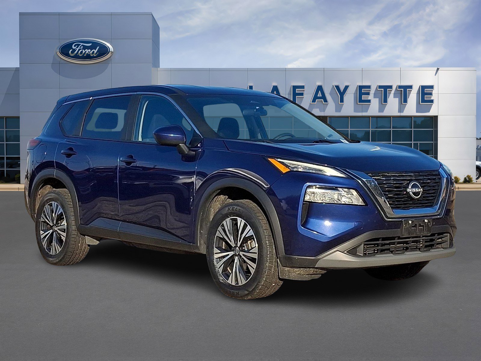 Used 2023 Nissan Rogue SV image 1