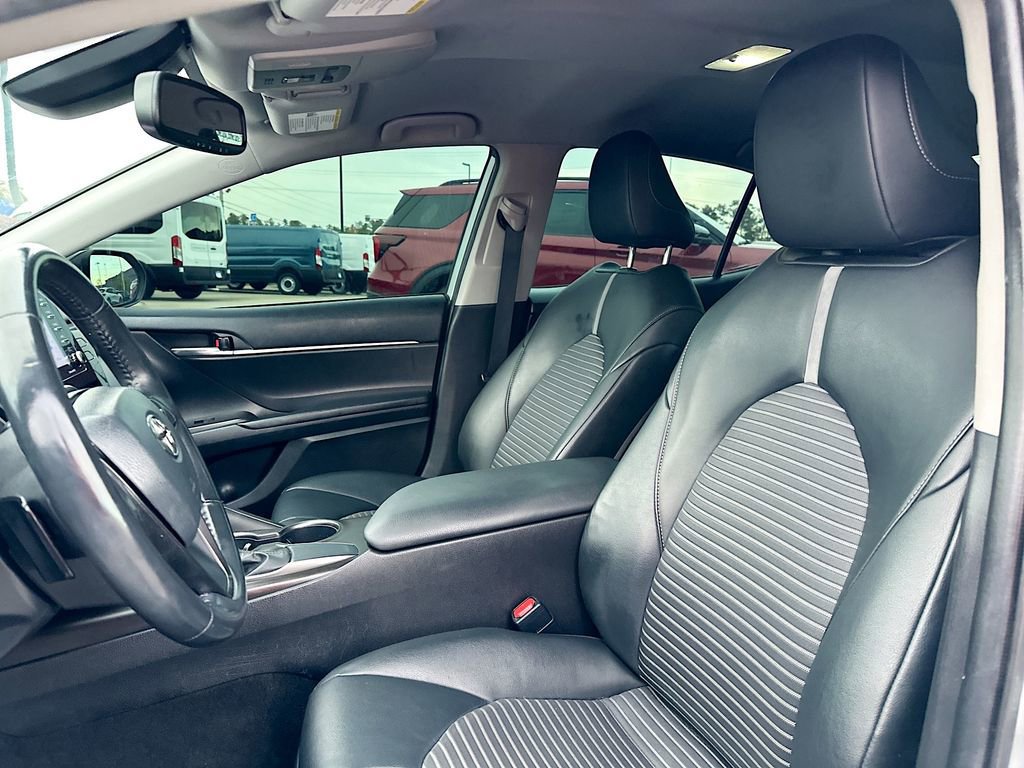 Used 2021 Toyota Camry SE w/ Convenience Package image 9