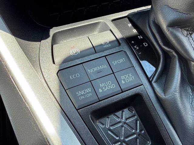 Used 2025 Toyota RAV4 XLE AWD/4WD image 17