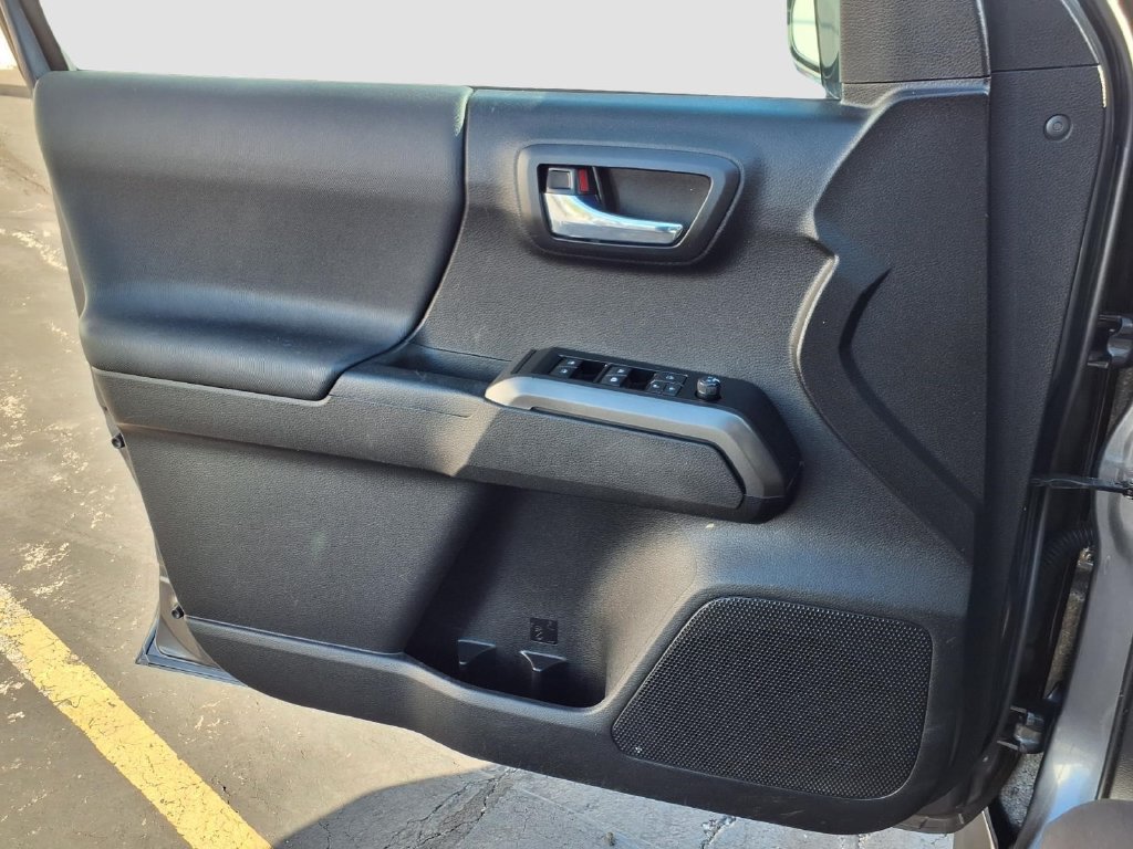 Used 2022 Toyota Tacoma TRD Sport AWD/4WD image 23
