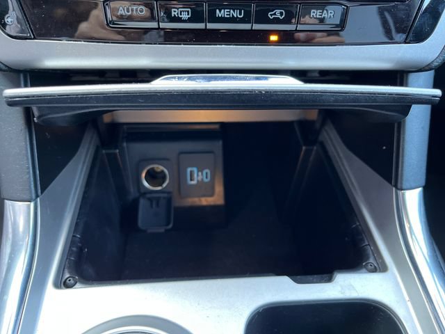 Certified 2022 Ford Explorer XLT w/ Equipment Group 202A AWD/4WD image 34