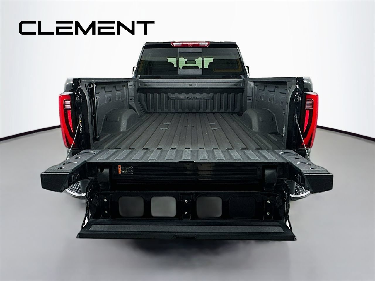 Used 2024 GMC Sierra 2500 Denali AWD/4WD image 11