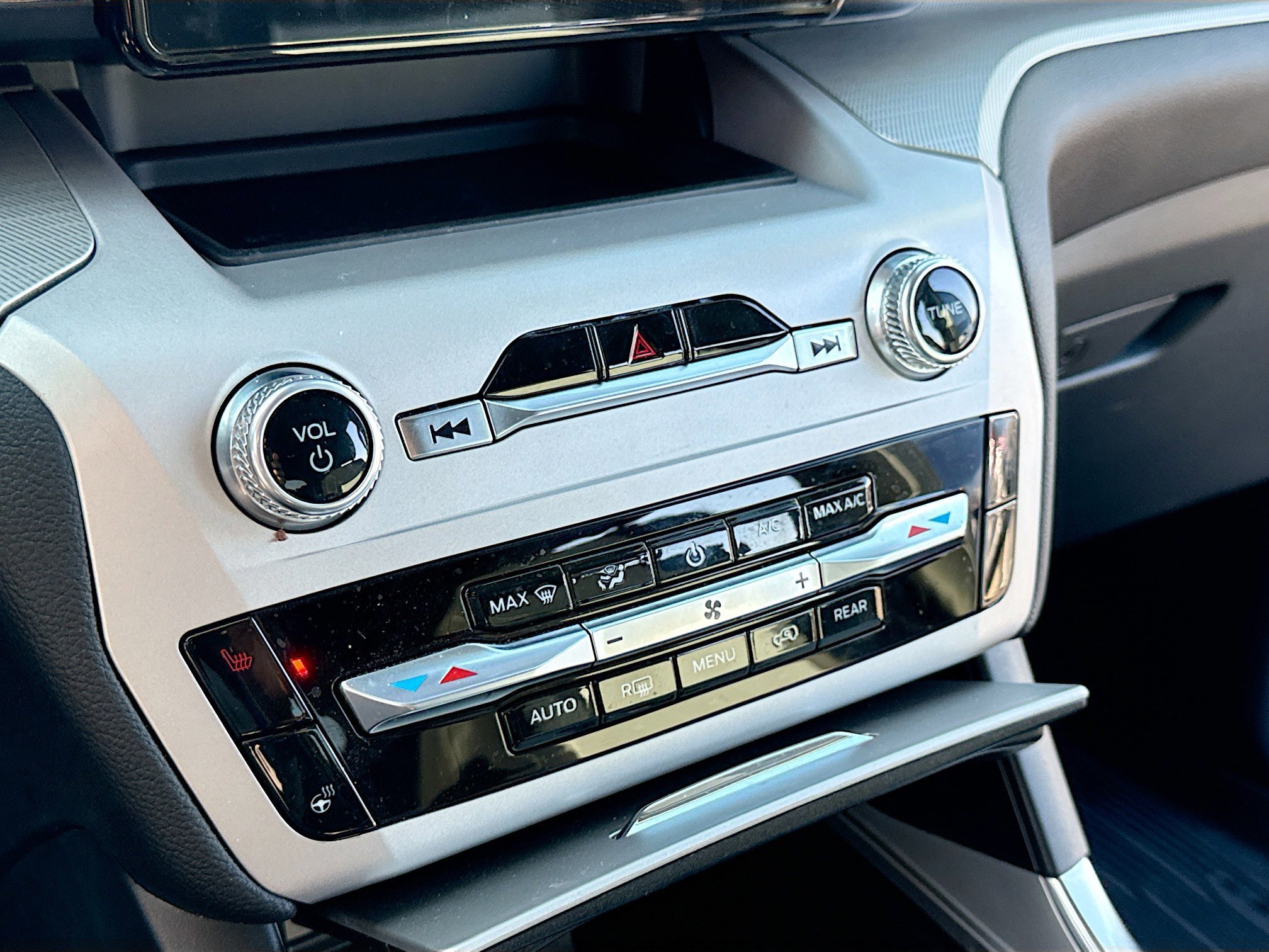 Certified 2023 Ford Explorer XLT w/ Equipment Group 202A image 14