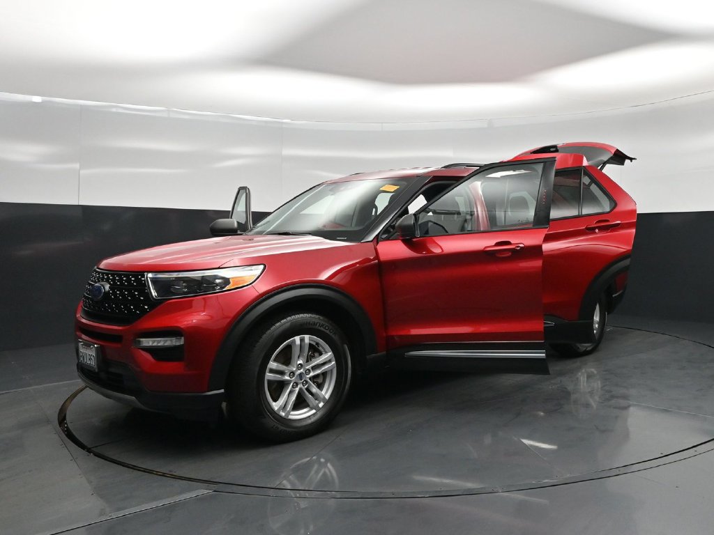 Certified 2021 Ford Explorer XLT w/ Equipment Group 202A RWD image 30