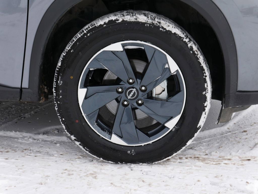 Used 2025 Nissan Rogue SV image 7