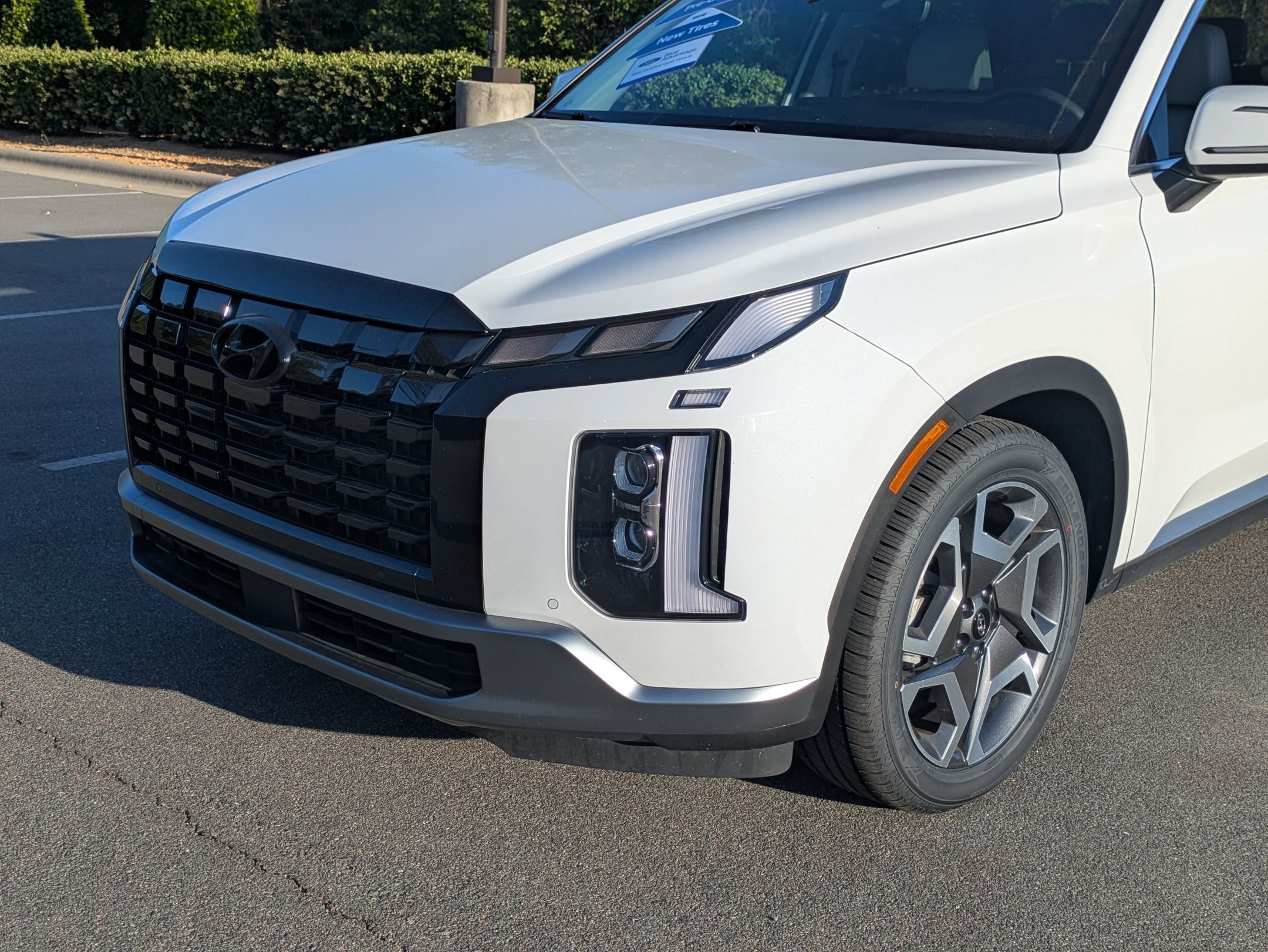 Used 2024 Hyundai Palisade SEL w/ Premium Package FWD image 2