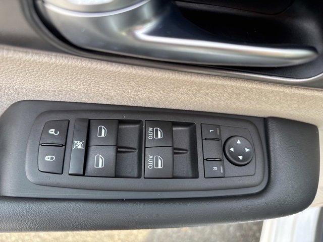 Used 2023 Chrysler Pacifica Touring-L w/ Road Tripper Package image 20