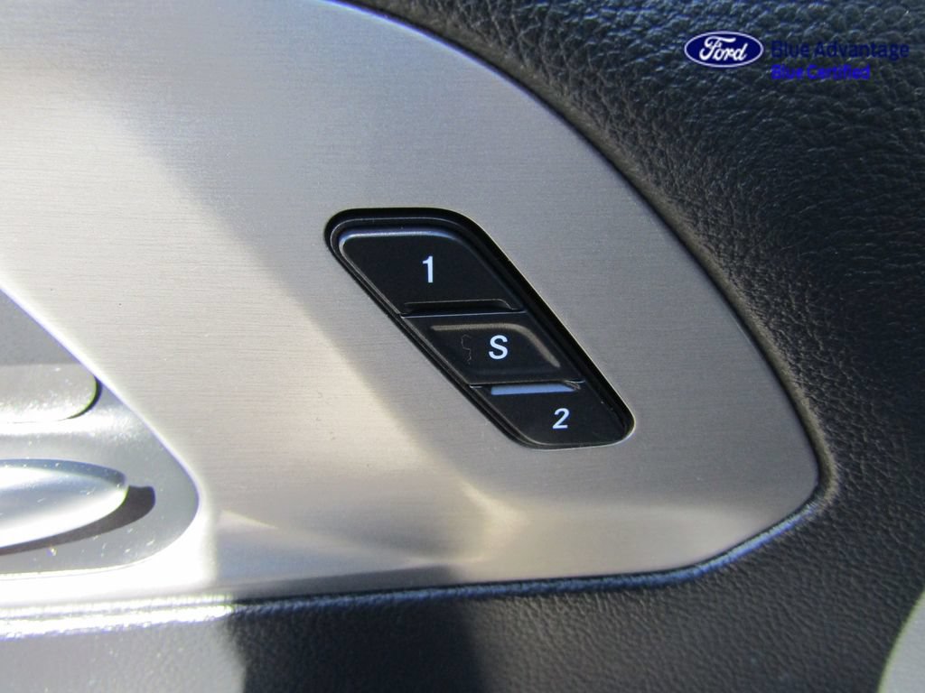 Used 2022 Chrysler Pacifica Limited w/ Uconnect Theater Family Group FWD image 32