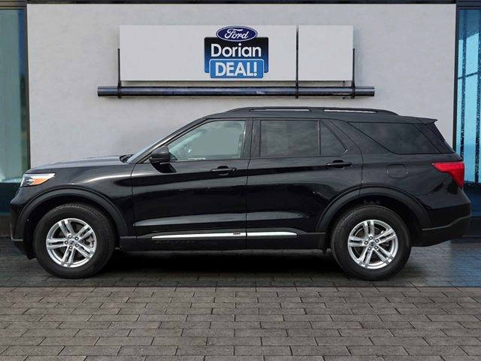 Certified 2023 Ford Explorer XLT w/ Equipment Group 202A AWD/4WD image 6
