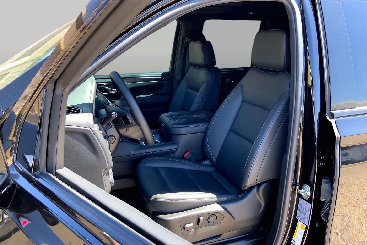 Used 2024 Chevrolet Tahoe Z71 w/ Luxury Package AWD/4WD image 8