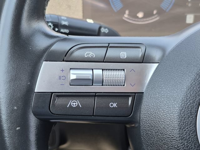 Used 2025 Hyundai Kona SEL FWD image 12