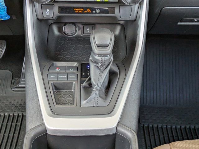 Used 2022 Toyota RAV4 LE image 16