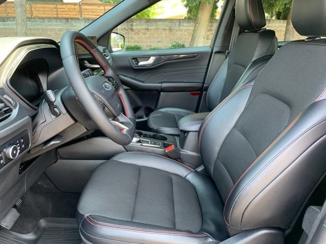 Certified 2025 Ford Escape ST-Line Select w/ Tech Pack #1 AWD/4WD image 15