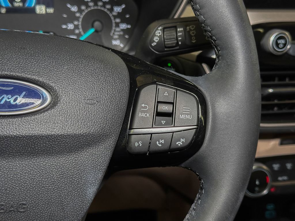 Certified 2022 Ford Escape SEL AWD/4WD image 36
