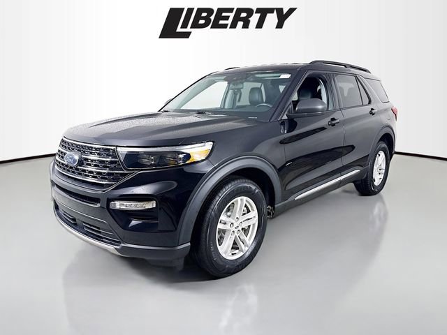 Certified 2022 Ford Explorer XLT w/ Equipment Group 202A image 3