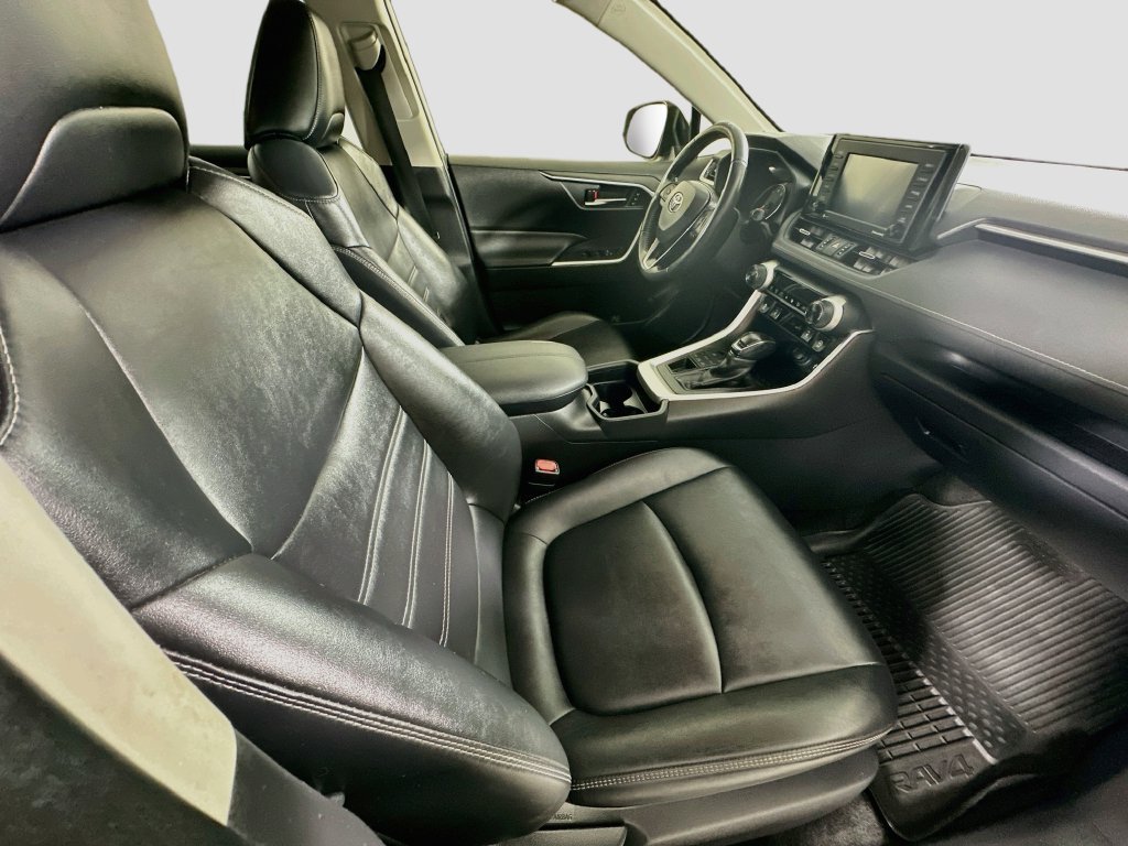 Used 2021 Toyota RAV4 XLE Premium AWD/4WD image 30