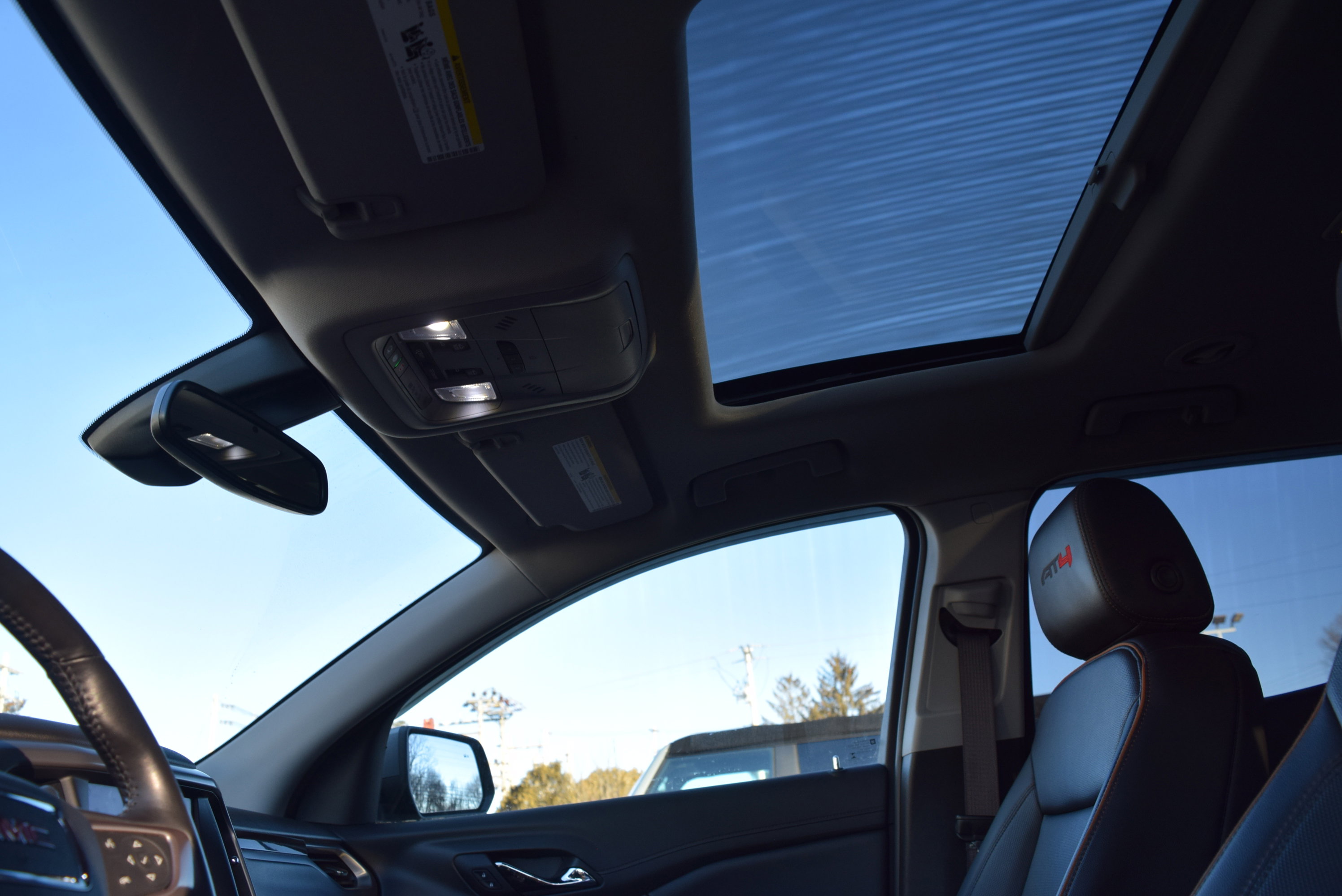 Used 2021 GMC Acadia AT4 w/ Technology Package image 11