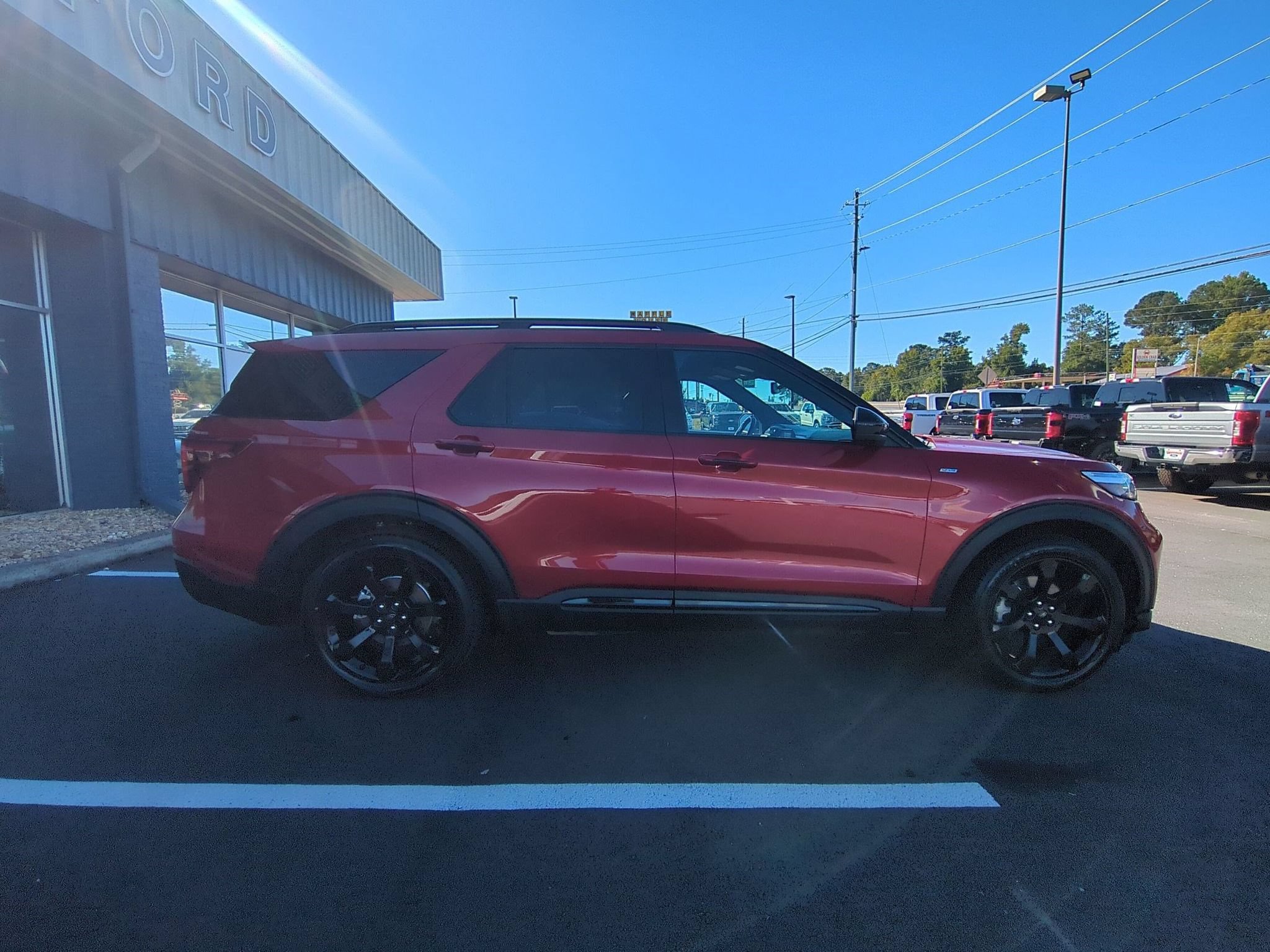 Certified 2023 Ford Explorer ST-Line w/ Class IV Trailer Tow Package RWD image 4