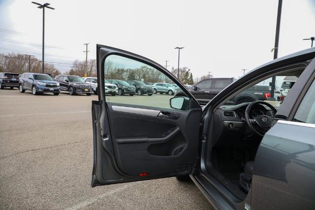 Used 2017 Volkswagen Jetta SE image 15