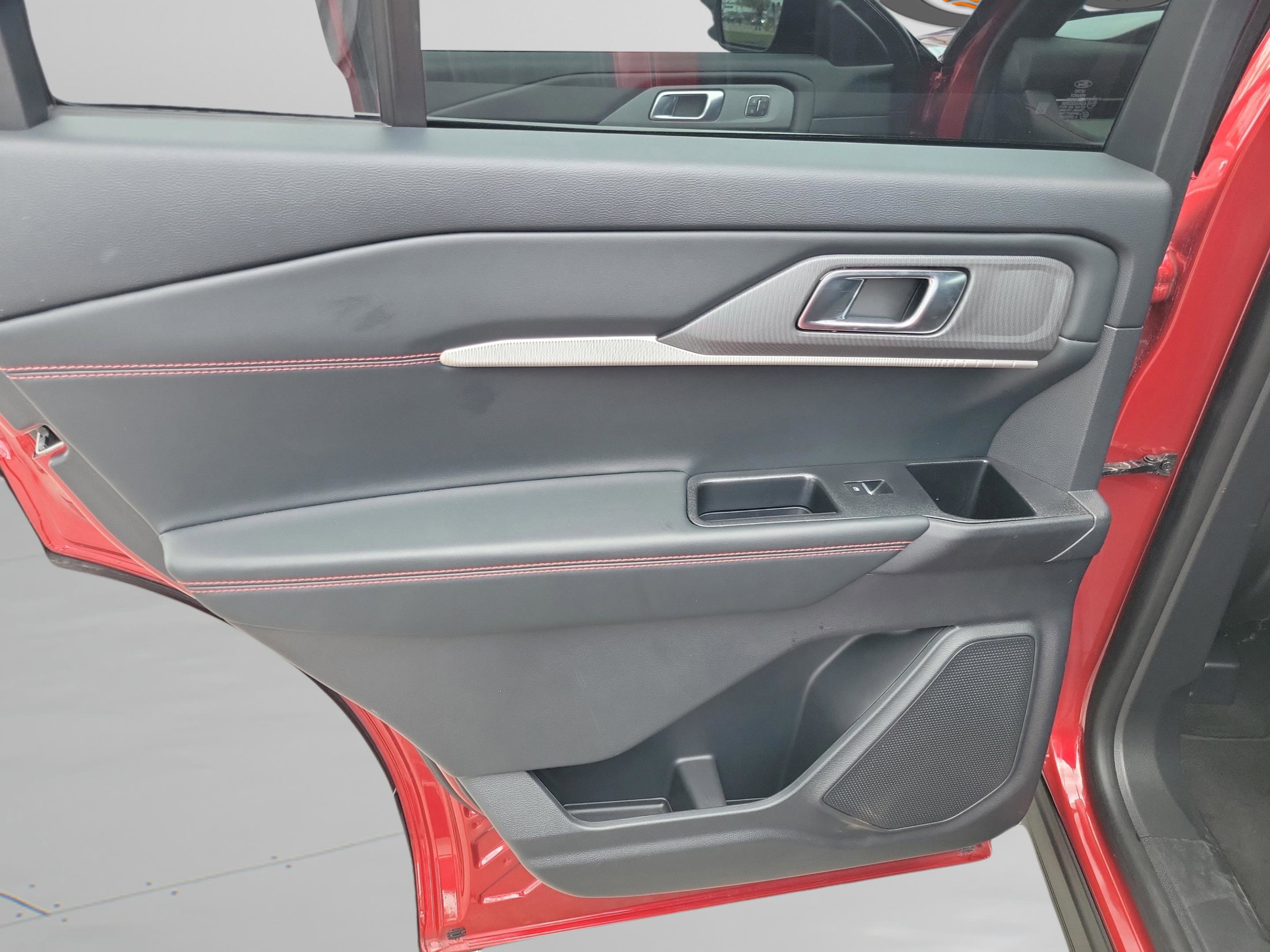 Certified 2025 Ford Explorer ST-Line w/ Premium Package RWD image 11