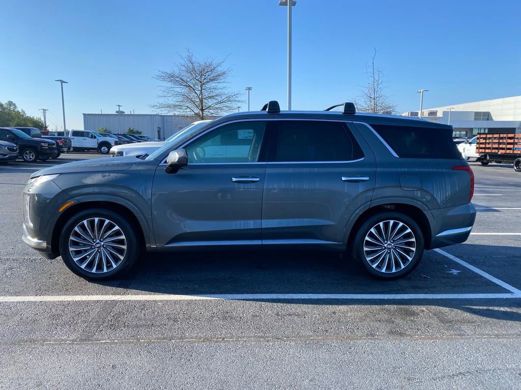 Used 2024 Hyundai Palisade Calligraphy image 2