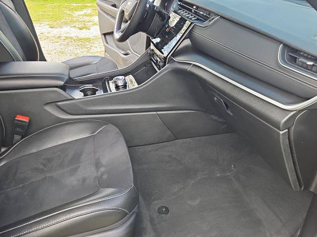 Used 2024 Jeep Grand Cherokee Altitude AWD/4WD image 30