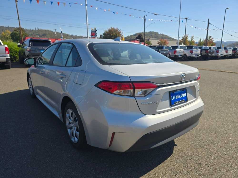 Used 2025 Toyota Corolla LE FWD image 3
