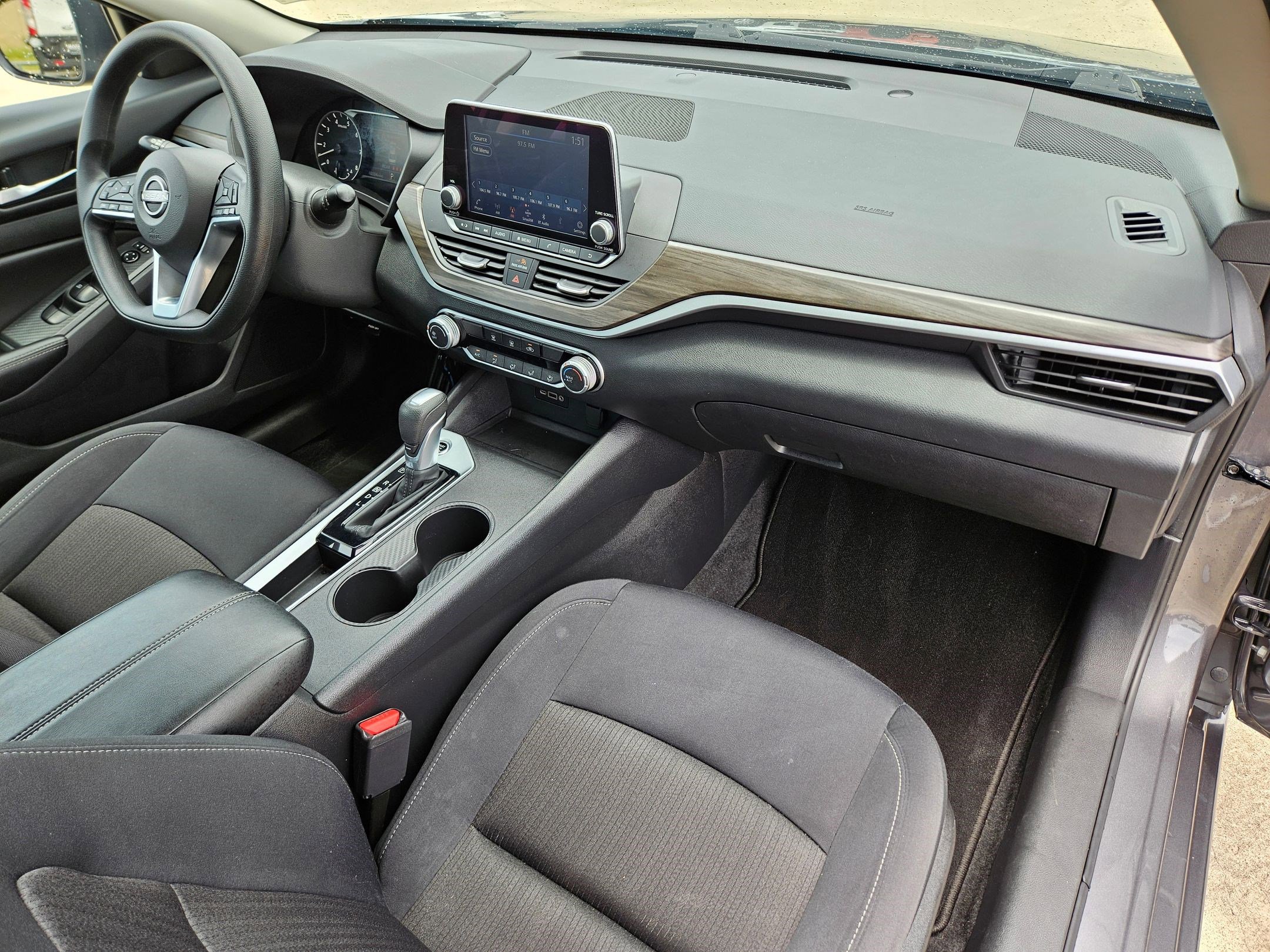 Used 2025 Nissan Altima 2.5 SV FWD image 30