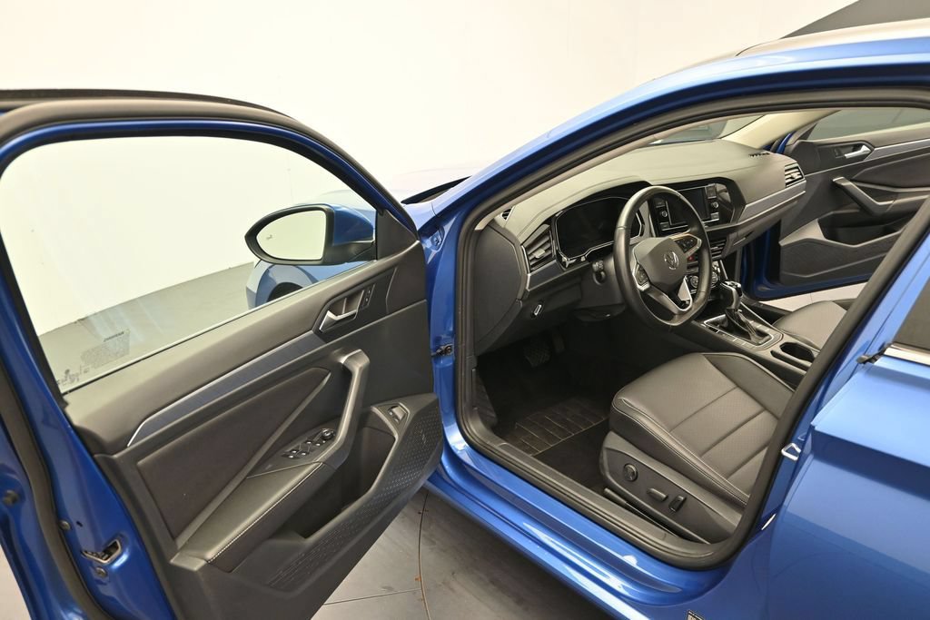 Used 2024 Volkswagen Jetta SE FWD image 12