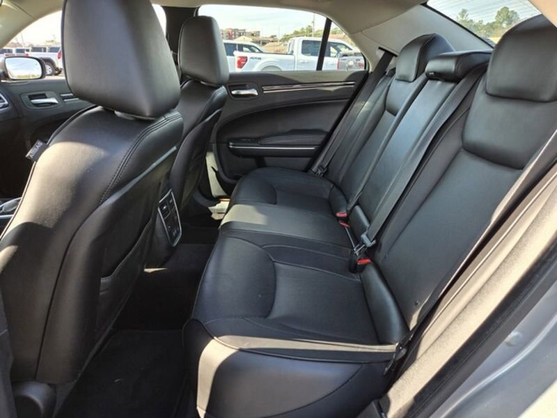 Used 2018 Chrysler 300 Limited w/ Safetytec Plus Group image 12
