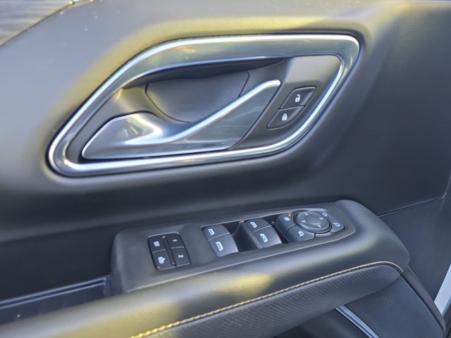 Used 2023 GMC Yukon XL SLT w/ SLT Luxury Package image 6