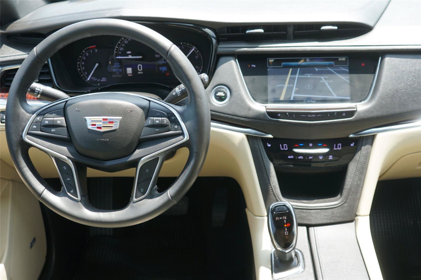 Used 2017 Cadillac XT5 Luxury w/ Driver Awareness Package FWD image 25