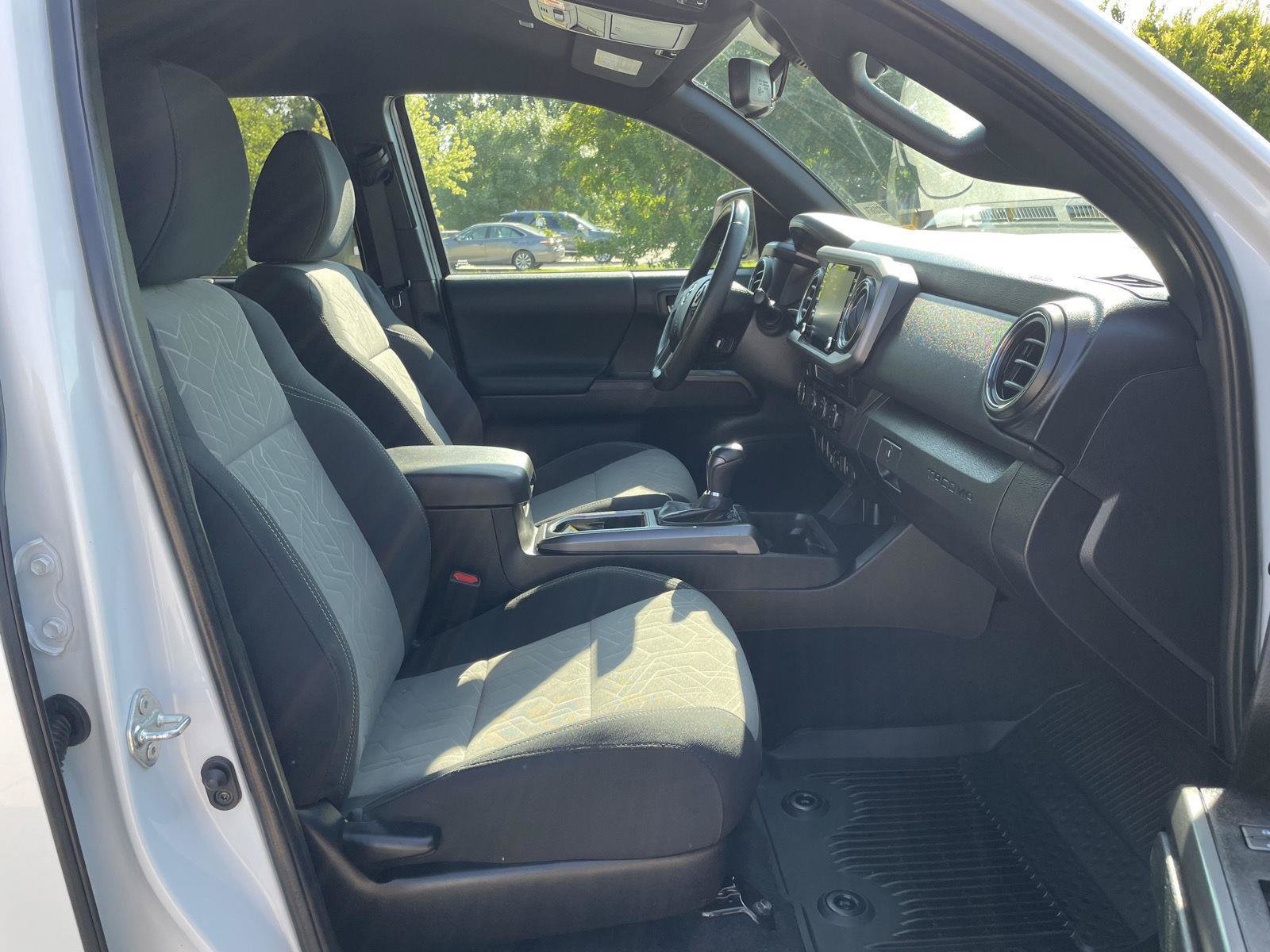 Used 2023 Toyota Tacoma TRD Sport w/ Technology Package AWD/4WD image 18