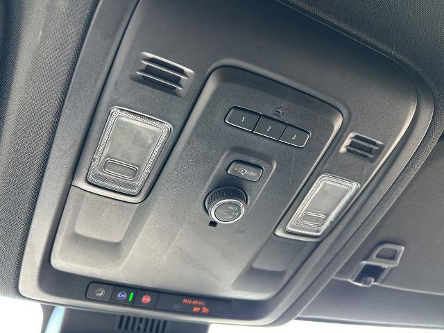 Used 2023 GMC Yukon SLT image 32