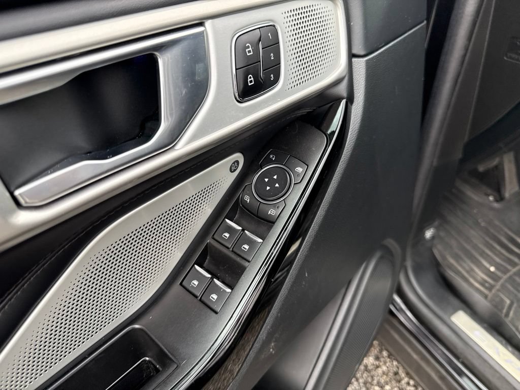 Certified 2023 Ford Explorer Platinum w/ Premium Technology Package AWD/4WD image 14