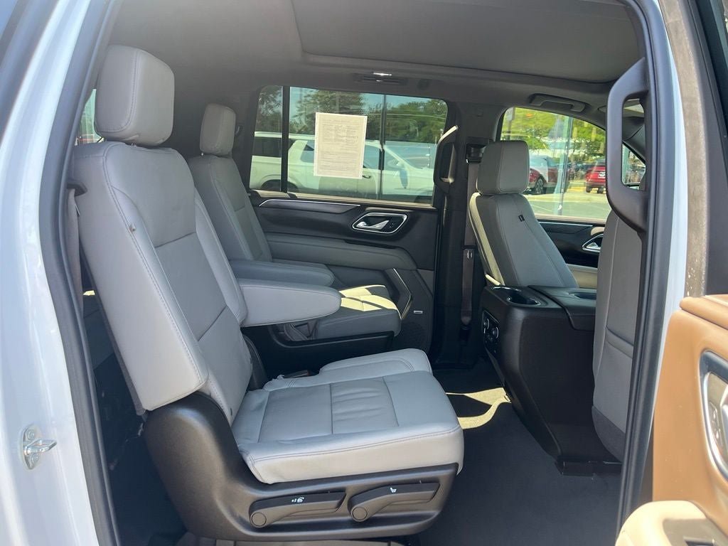 Used 2023 Chevrolet Suburban LT w/ LT Signature Plus Package AWD/4WD image 19