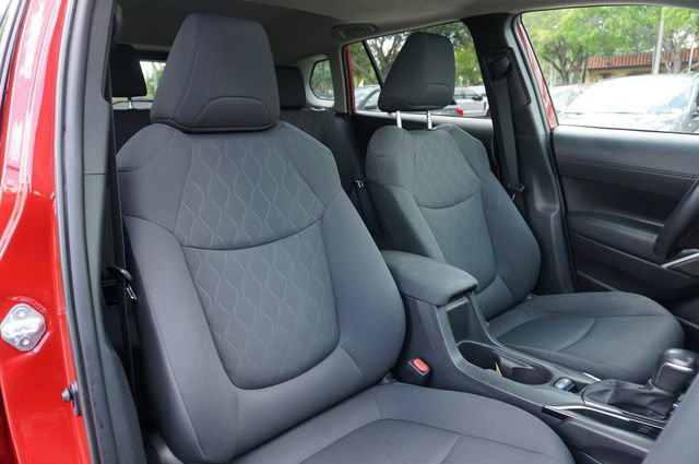 Used 2022 Toyota Corolla Cross LE w/ Moonroof Package FWD image 2