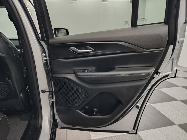 Used 2023 Jeep Grand Cherokee Altitude AWD/4WD image 27