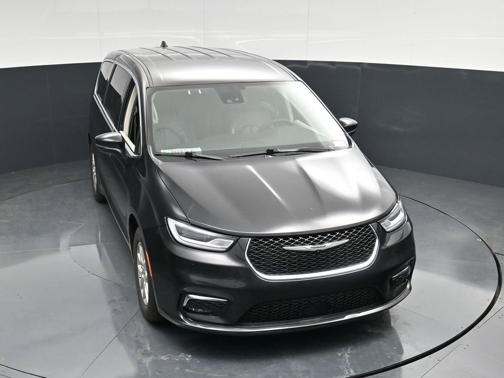 Used 2023 Chrysler Pacifica Touring-L FWD image 48