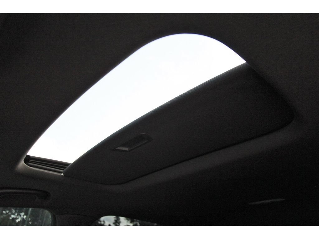 Used 2025 Buick Envista Sport Touring w/ Experience Buick Package FWD image 27