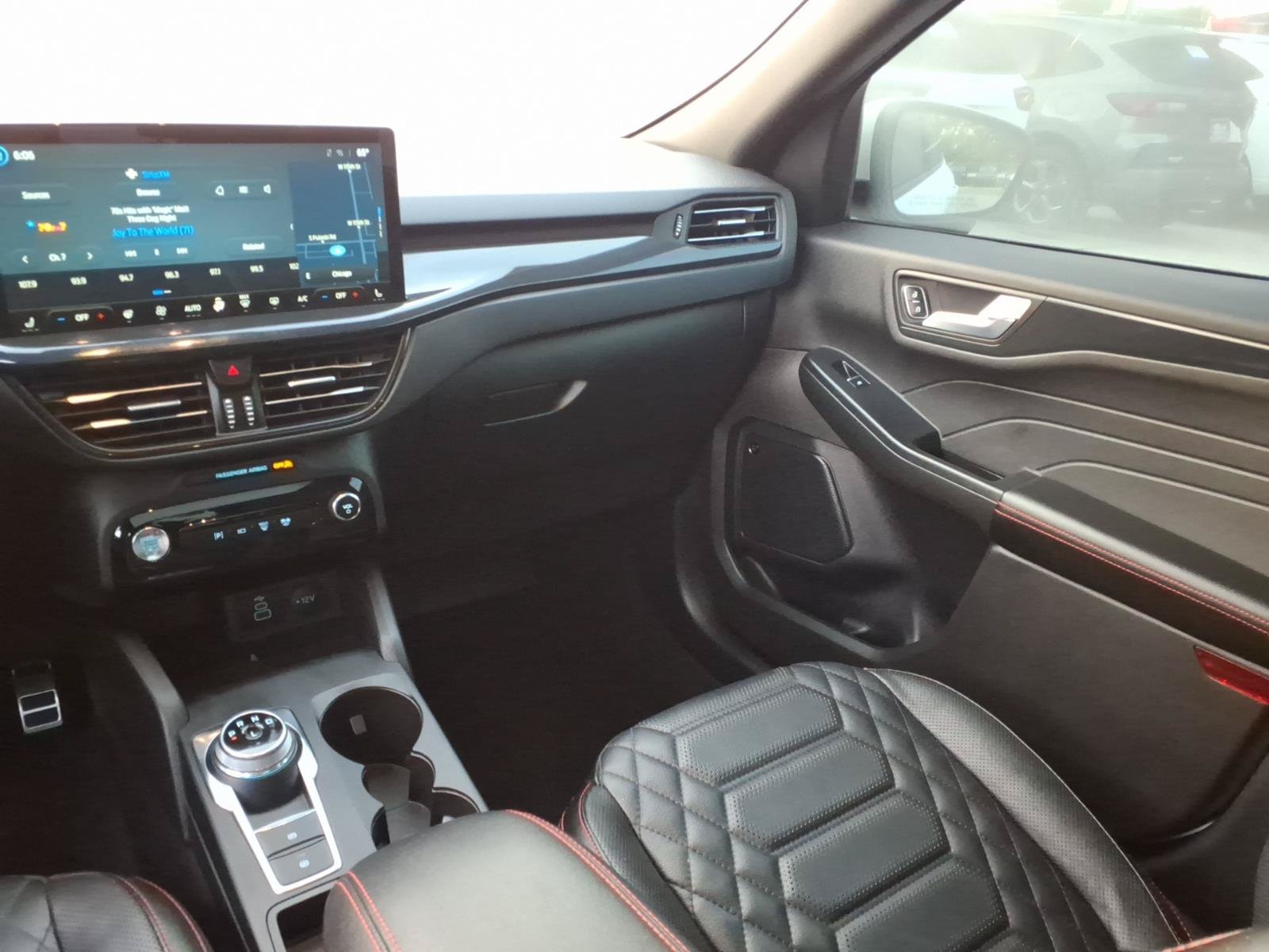 Certified 2024 Ford Escape ST-Line Elite w/ Premium Technology Package AWD/4WD image 16