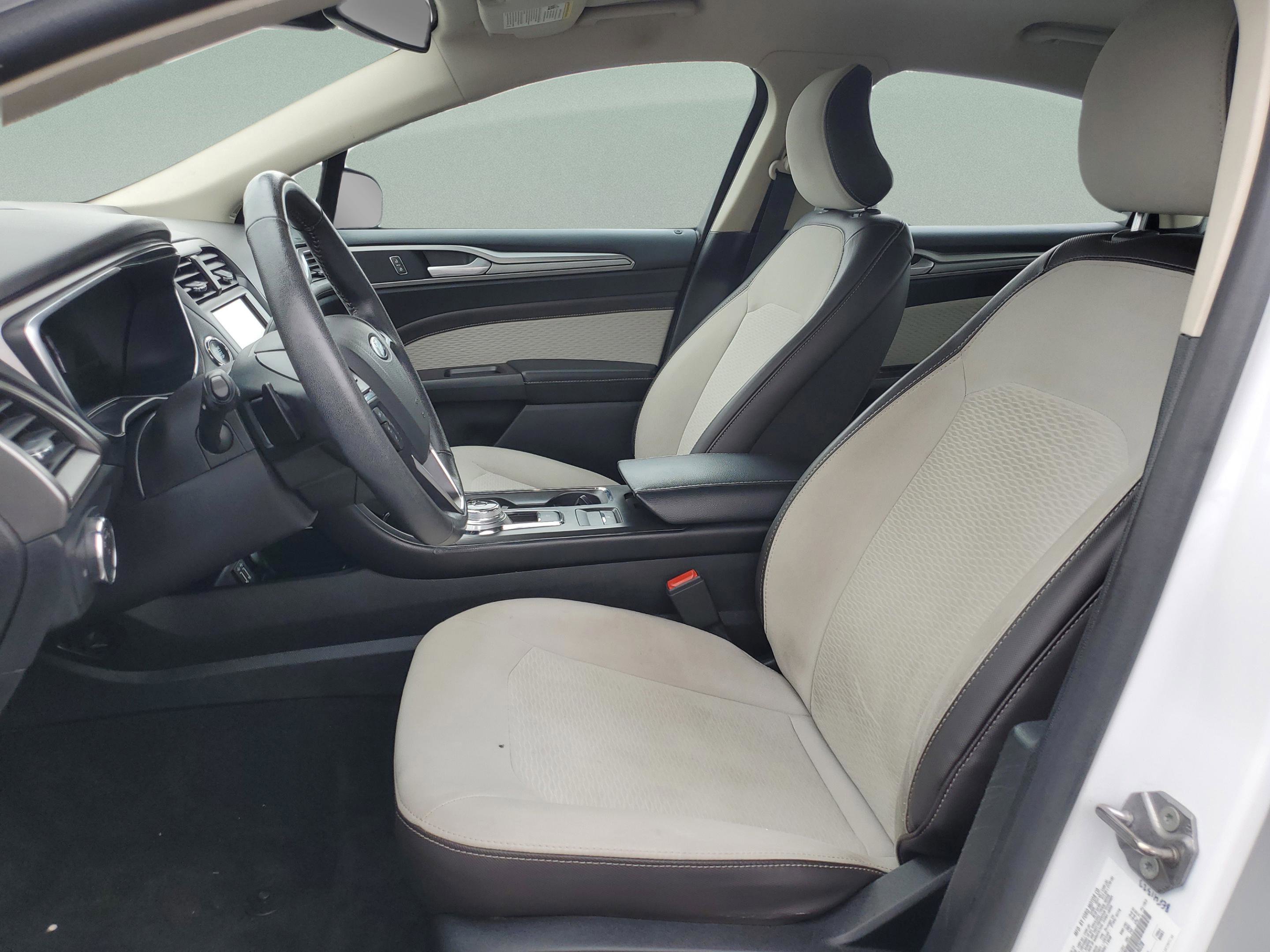 Certified 2019 Ford Fusion SE w/ Equipment Group 151A image 16