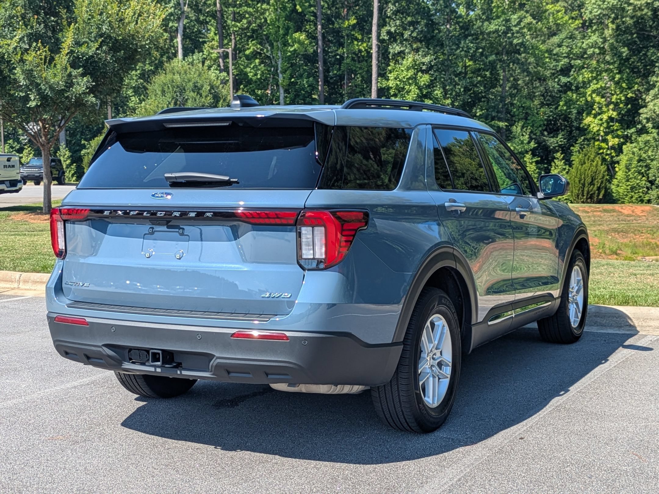 Certified 2025 Ford Explorer Active AWD/4WD image 3