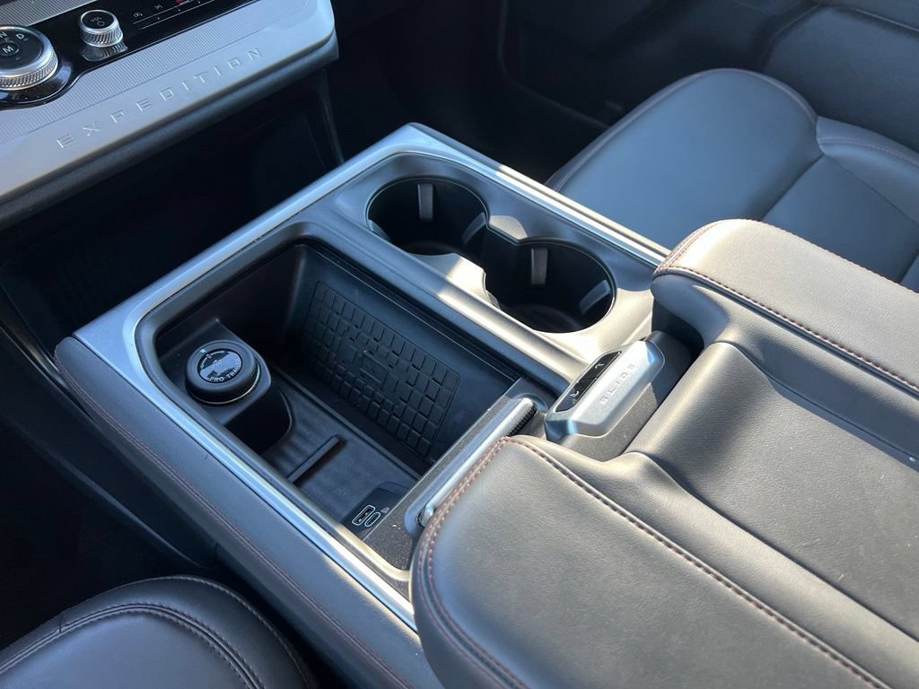 Certified 2025 Ford Expedition Active AWD/4WD image 36