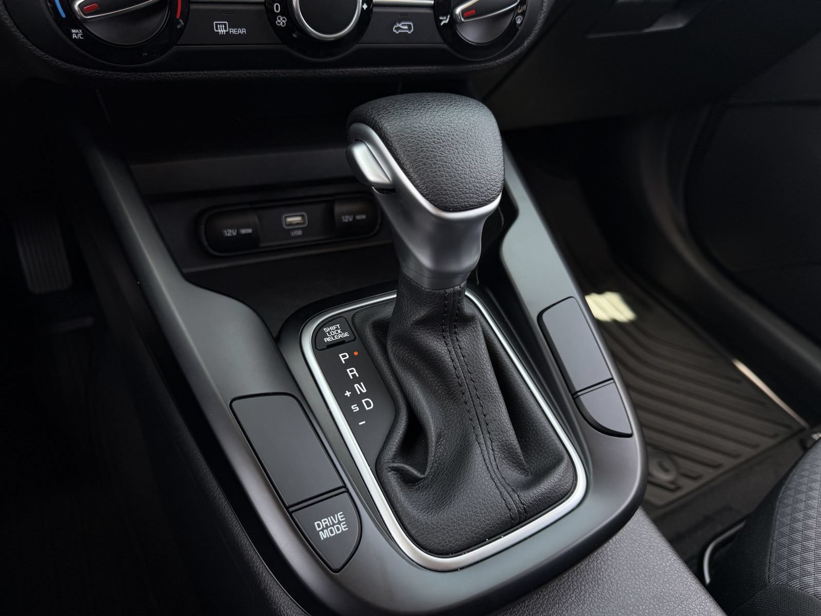 Used 2025 Kia Soul LX w/ LX Technology Package FWD image 19