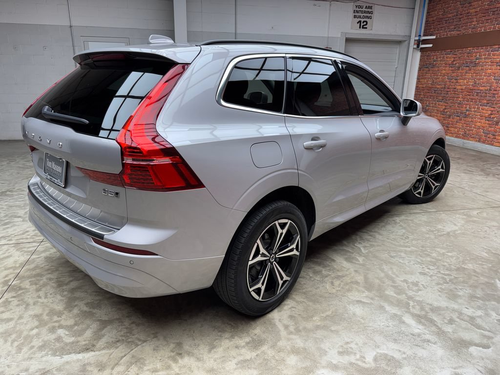 Used 2022 Volvo XC60 B5 Momentum AWD/4WD image 6