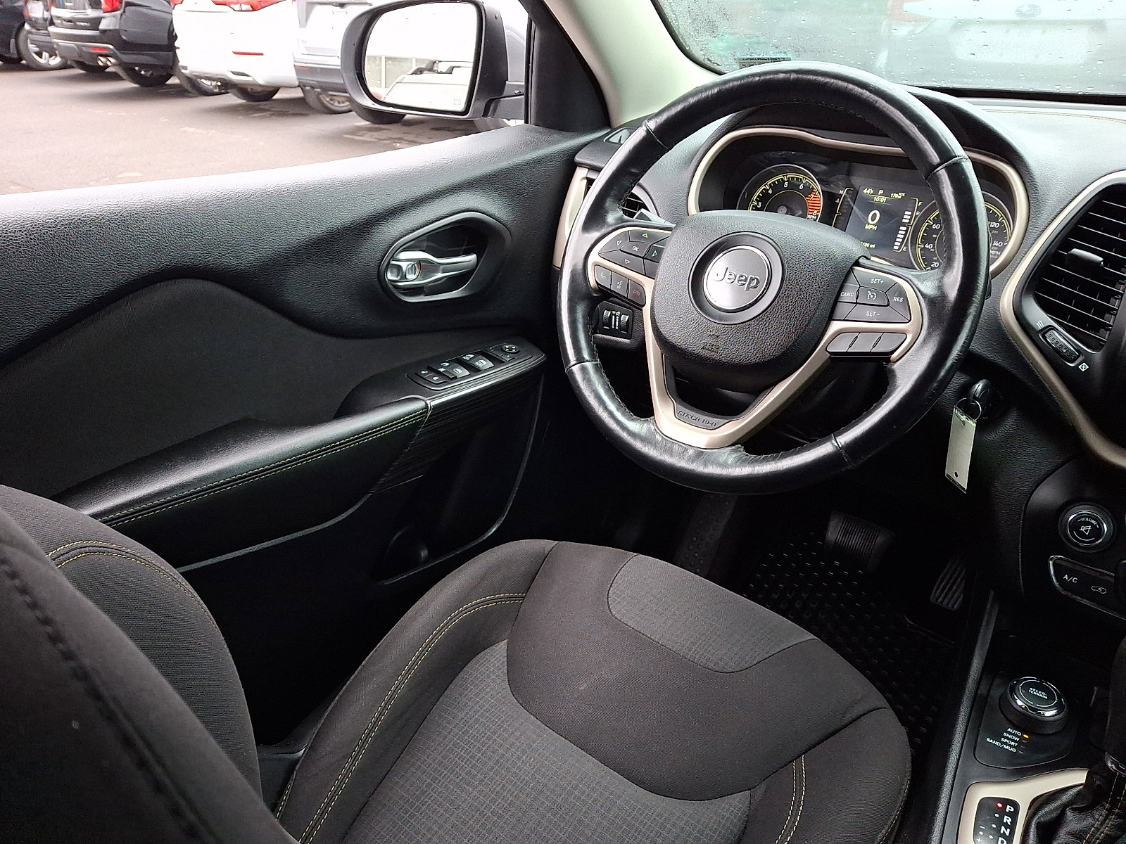 Used 2017 Jeep Cherokee Latitude w/ Cold Weather Group image 14