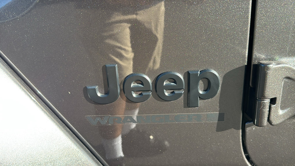 Used 2026 Jeep Wrangler Unlimited Sahara AWD/4WD image 8