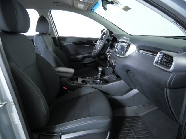 Used 2020 Kia Sorento AWD V6 image 12